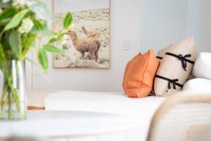 Chic Studio With Patio 20 min From CBD