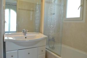 SM320-164 SAINTE MAXIME Appartement 3 pièces 6 couchages parking et piscine