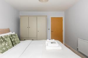 New! Modern 1BR Flat with Balcony in Kennington