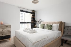 New! Modern 1BR Flat with Balcony in Kennington