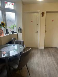 2 Bedroom Apartment on suite bathroom, Southmead Bristol