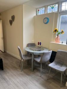 2 Bedroom Apartment on suite bathroom, Southmead Bristol