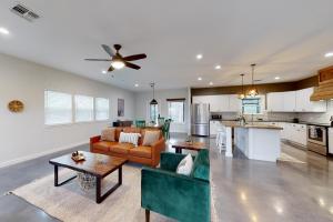 Secluded home with firepit, gas grill, central AC, game room, WD