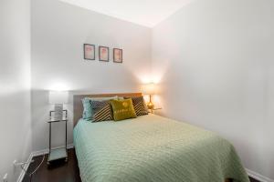 3 Bedroom Condo Lake Ontario View Downtown Toronto