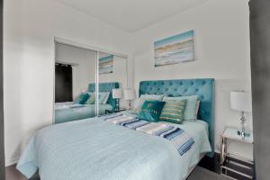 3 Bedroom Condo Lake Ontario View Downtown Toronto