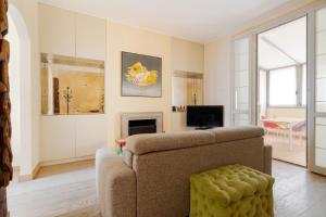 Duomo - San Babila - Elegante Trilocale con balcone