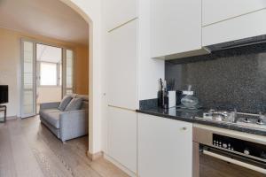 San Babila Duomo Elegante Trilocale con balcone