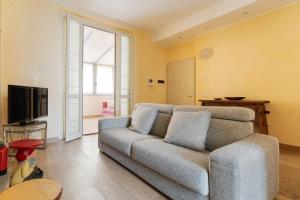 San Babila Duomo Elegante Trilocale con balcone