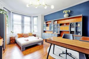 Spacious 4-Bedroom Home Near Station Seafront - Pass the Keys