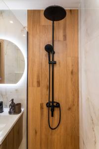 Almond Jacuzzi Suites - Private Jacuzzi - Self Check-in - Easy Parking