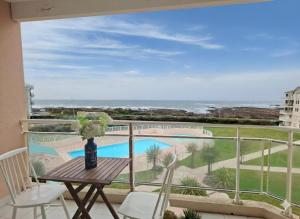 Studio vue mer-piscine et parking