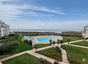 Studio vue mer-piscine et parking