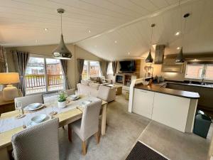 The Little Lake Lookout - 30 Misty Bay