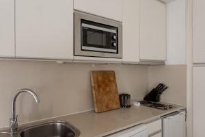 HOSTEE - Lisbon Urban Studio with parking