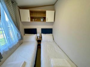 Beautiful home in Away Resorts, St Helens