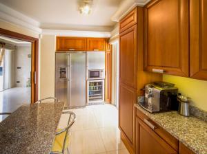 Stunning Villa with Large Pool, Billiard room and Mini-golf