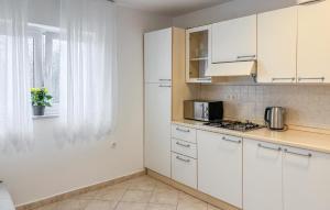1 Bedroom Lovely Apartment In Malinska
