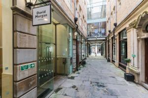 Modern 2 Bed with 2 Bath Cardiff City Centre Apartment