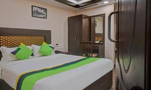 Starlight Hotels Palm Tree Mylapore Ramakrishna Mutt Road chennai