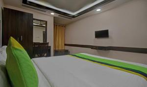 Starlight Hotels Palm Tree Mylapore Ramakrishna Mutt Road chennai
