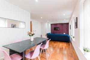 Modern 2 Bed with 2 Bath Cardiff City Centre Apartment