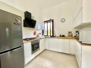 Home Nicola Jago img1