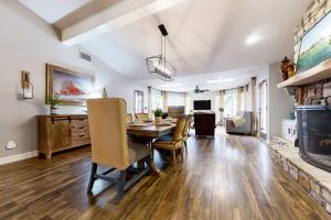 Serene property with two living spaces and large outdoor space - dog-friendly