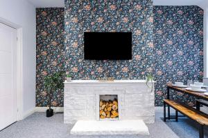 3 bedroom town house - Etihad Stadium - Free Parking