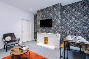 3 bedroom town house - Etihad Stadium - Free Parking