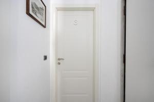 AuGuStea - Modern Central Suites