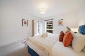 Stylish 2-Bed Flat with Balcony in Fulham SW6