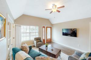 Welcoming home walkable to Steps of Alamodome & riverfront & near River Walk