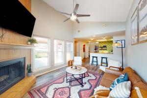 Dog-friendly condo with a gas fireplace, washerdryer, AC, & cable TV