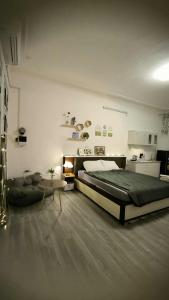 Deluxe Balcony Studio near Hanoi Old Quarter