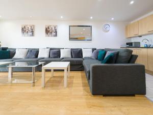 Victorious Apartment - 2 bedroom balcony