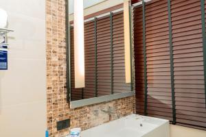 Beachfront 1 Deluxe BR Luxury Pool Patong Phuket