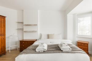 New! Bright 3BR House with Garden, 5 mins to Tube