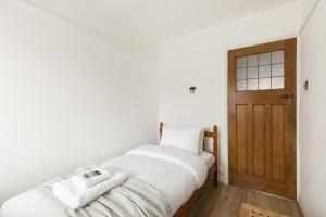 New! Bright 3BR House with Garden, 5 mins to Tube