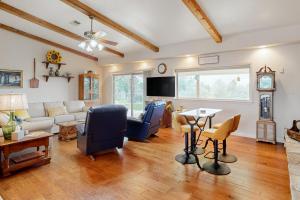 Sunny home with covered patio, grill, beautiful views, lawn, streaming, WD, AC