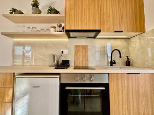 Rooftop Oasis - Design Studio with Acropolis View