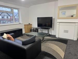 Comfy 2BR Flat on Hucknall Road Nr City Hospital