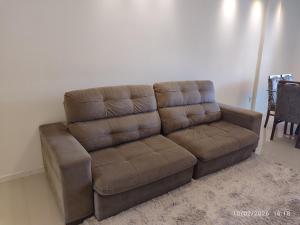 Apto 2 suítes e Churrasq. a 550m da Praia EBF0702