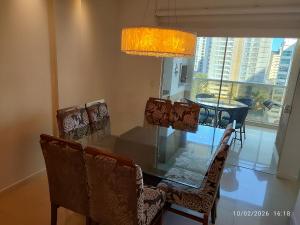 Apto 2 suítes e Churrasq. a 550m da Praia EBF0702