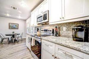 Fully updated home with deck, gorgeous views, about 30 minutes from downtown