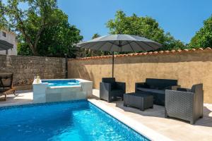 Villa Sagri for 7 persons in Central Istria with 24 m2 heated pool & jacuzzi - pet friendly