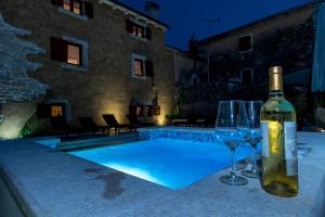 Villa Sagri for 7 persons in Central Istria with 24 m2 heated pool & jacuzzi - pet friendly
