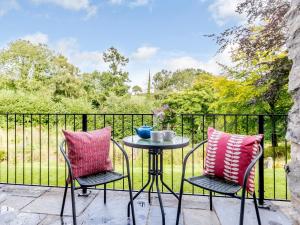 4 Bed in Ponthirwaun 79046