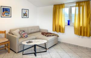 Beautiful Apartment In Malinska