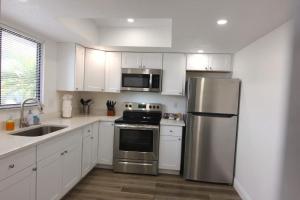 Relaxing Cape Coral Retreat with Hot Tub & BBQ