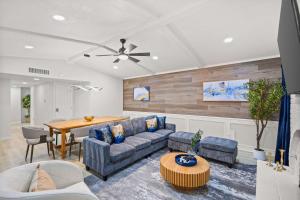 5-BD 2 5-BA Modern Retreat w Games & Hot Tub